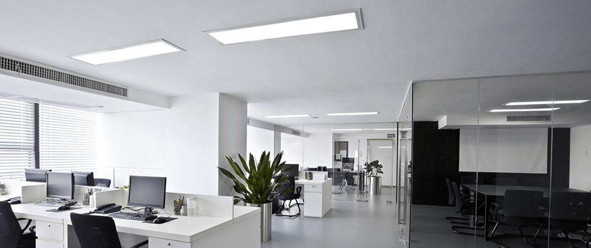 Solutions d’éclairage LED pour le tertiaire : pavés, downlights, spots, hublots…