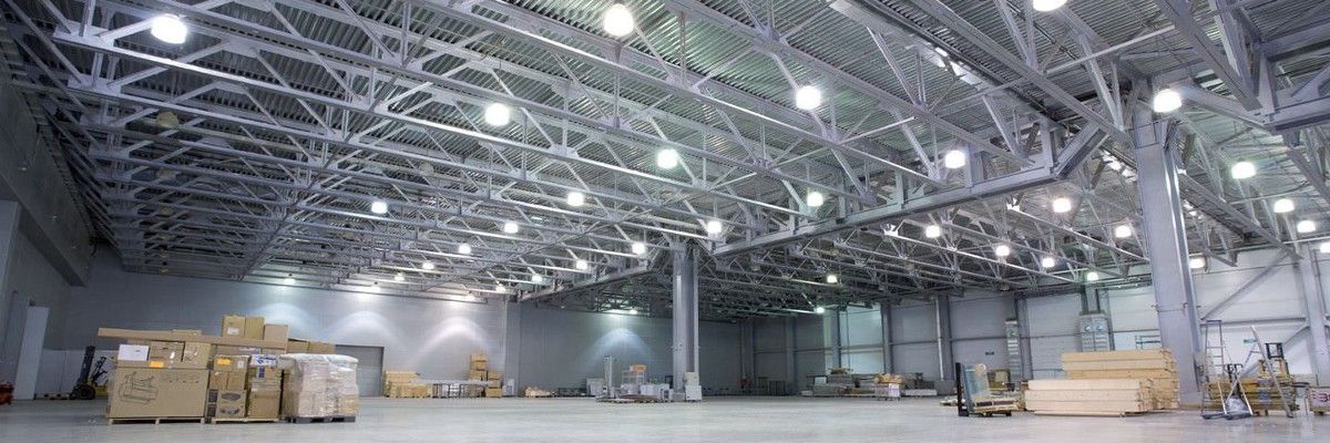 Solutions d’éclairage LED pour l’industrie : highbays, réglettes étanches, tubes, projecteurs…